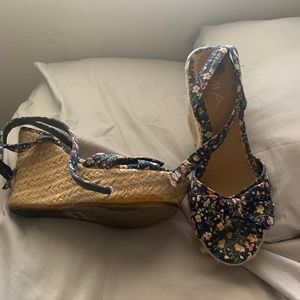 Blue floral wedges